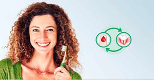 Kvinde med tandbørste