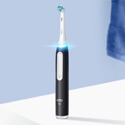 Oral-B iO3 på bord